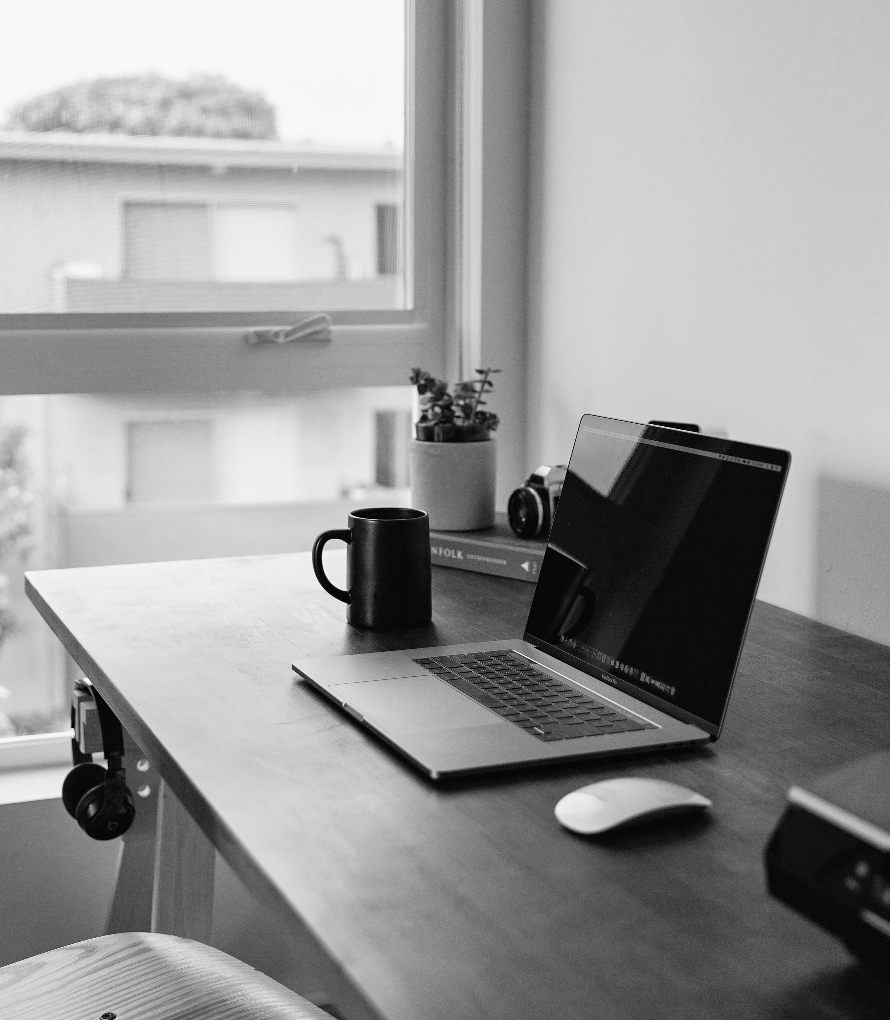 laptop_helpdesk_bw